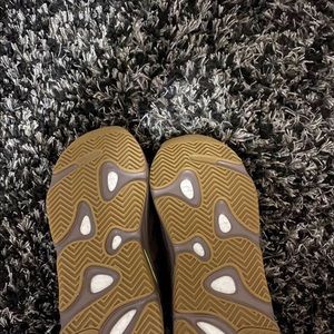 (Mauve) Yeezy 700 Brand New!!!